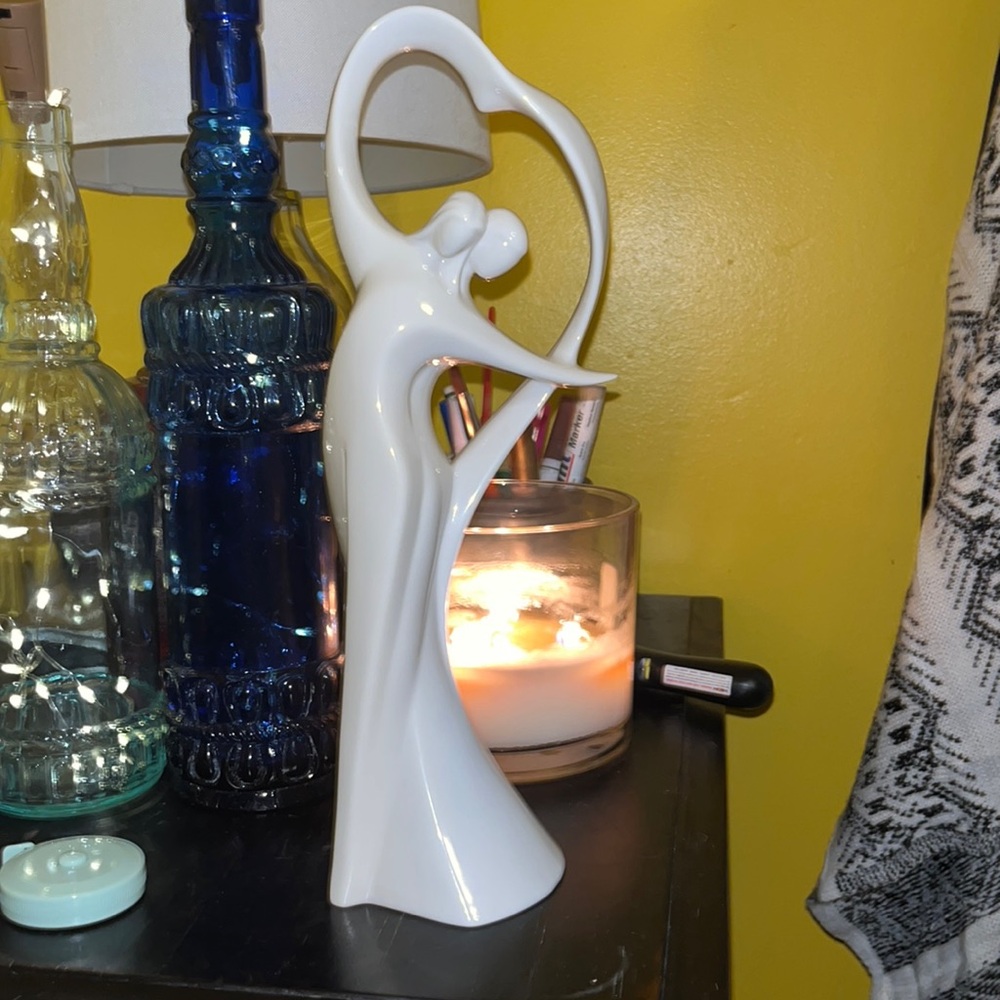 Porcelain figurine called "Ensemble" from the "Circle of Love" collection.